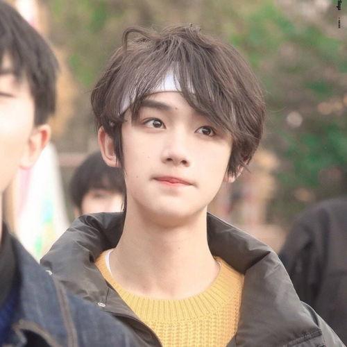 育才学生爆料丁程鑫视频,育才学生独家爆料，揭秘校园生活幕后  第1张